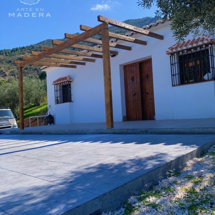 Pérgola de madera a medida para crear sombra en tu terraza